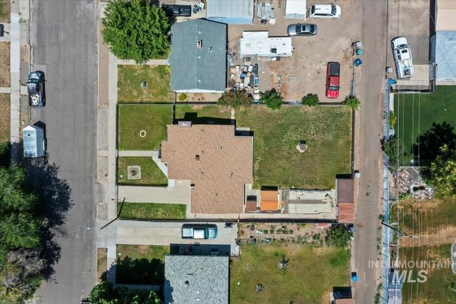 860 N 8th E, Mountain Home, ID 83647