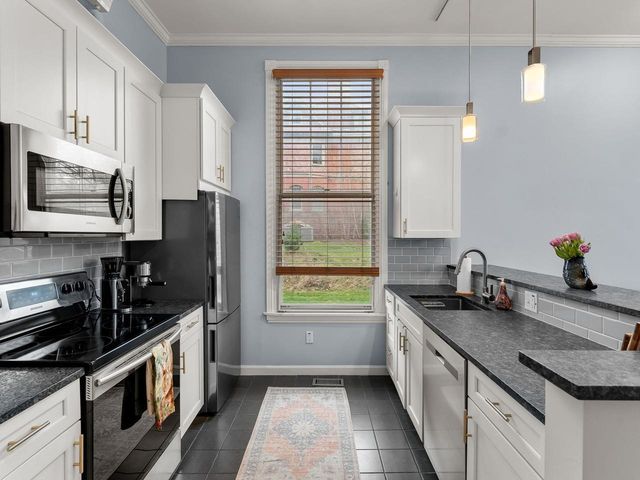 300 Main St Apt 2, Burlington, VT 05401