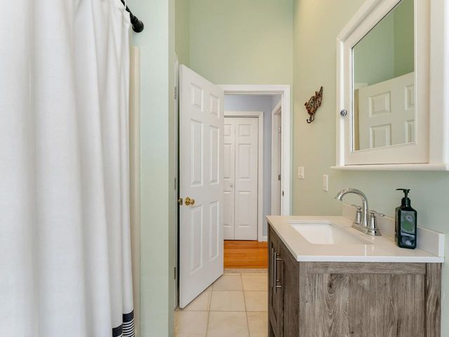 300 Main St Apt 2, Burlington, VT 05401