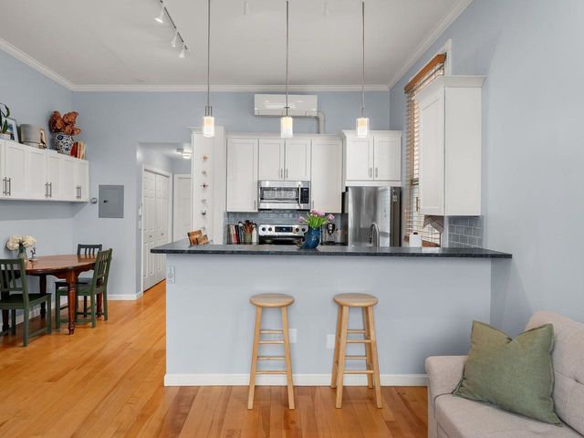 300 Main St Apt 2, Burlington, VT 05401