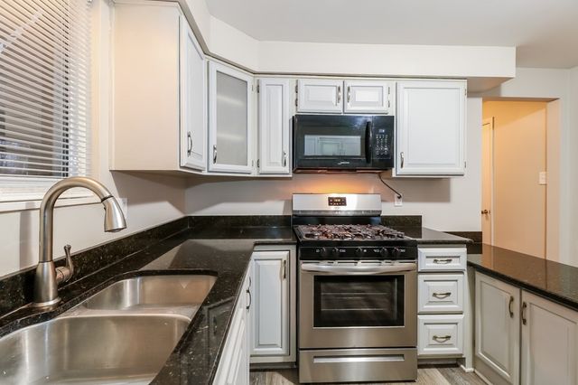 1025 Catherine Dr, Conway, PA 15027