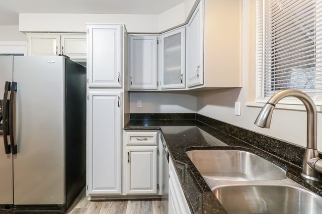 1025 Catherine Dr, Conway, PA 15027