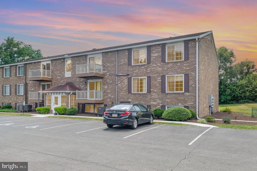 1003 NANROC DR #22, Mechanicsburg, PA 17055