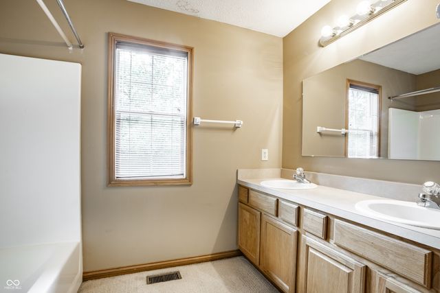 7548 W Ivy Lane, New Palestine, IN 46163