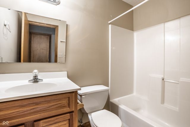 7548 W Ivy Lane, New Palestine, IN 46163
