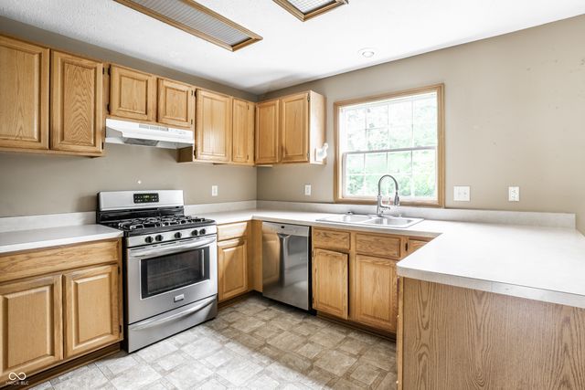 7548 W Ivy Lane, New Palestine, IN 46163