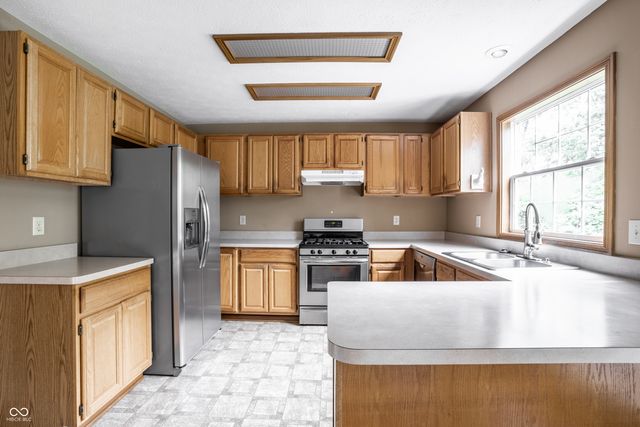 7548 W Ivy Lane, New Palestine, IN 46163