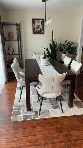 1327 Williamsburg Drive B2, Schaumburg, IL 60193