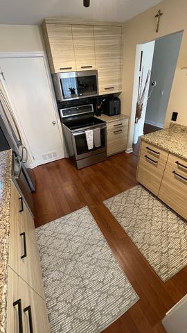 1327 Williamsburg Drive B2, Schaumburg, IL 60193