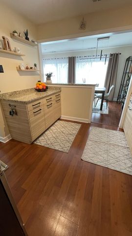 1327 Williamsburg Drive B2, Schaumburg, IL 60193