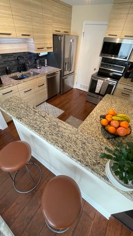 1327 Williamsburg Drive B2, Schaumburg, IL 60193