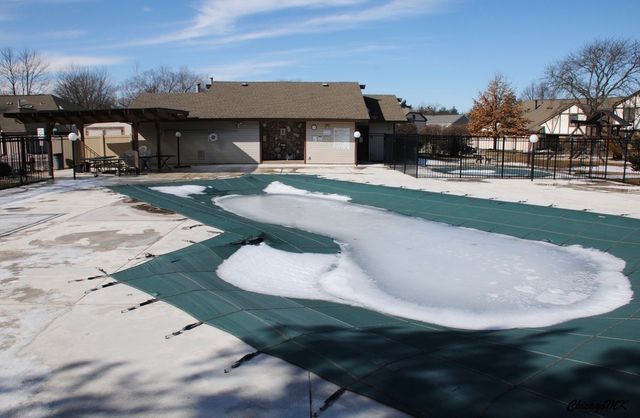 1327 Williamsburg Drive B2, Schaumburg, IL 60193