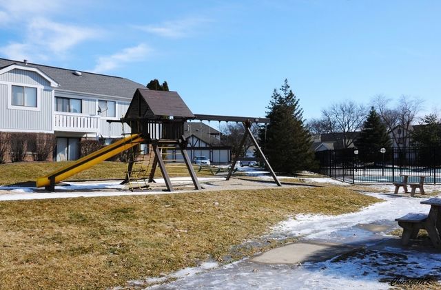 1327 Williamsburg Drive B2, Schaumburg, IL 60193