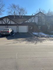 1327 Williamsburg Drive B2, Schaumburg, IL 60193