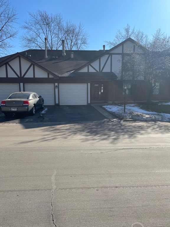 1327 Williamsburg Drive B2, Schaumburg, IL 60193