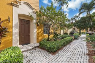 9105 Yuba LN 7902, Naples, FL 34113