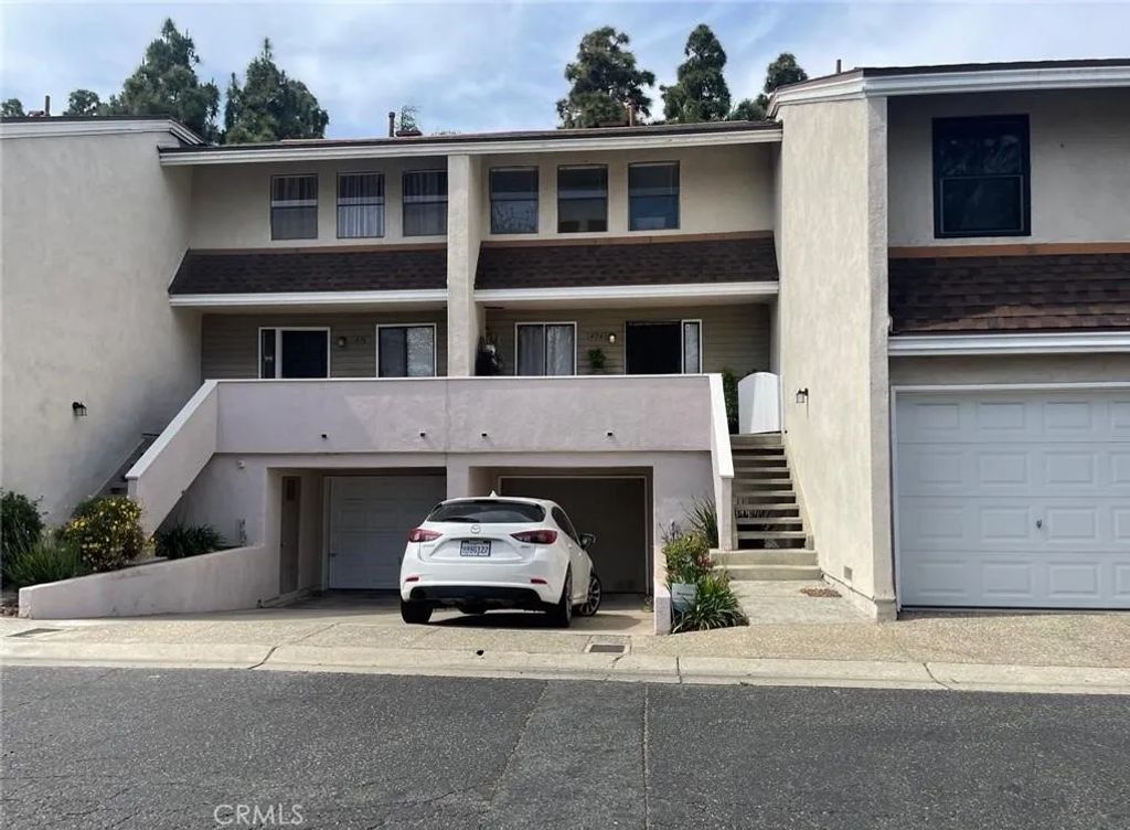 404 Brighton Springs, Costa Mesa, CA 92627
