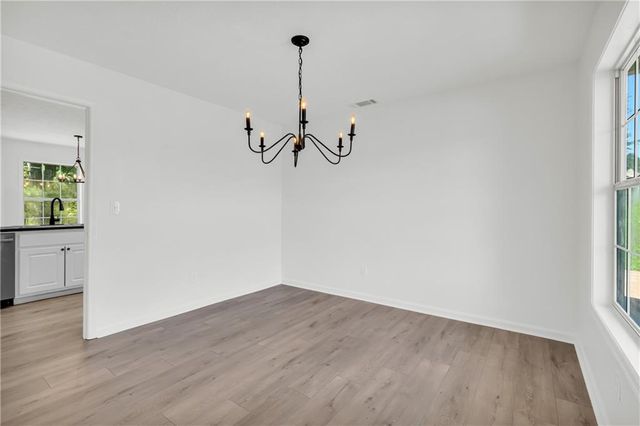 136 Calico Loop, Grantville, GA 30220