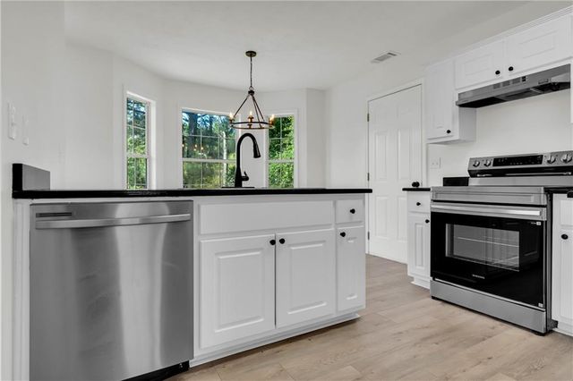 136 Calico Loop, Grantville, GA 30220