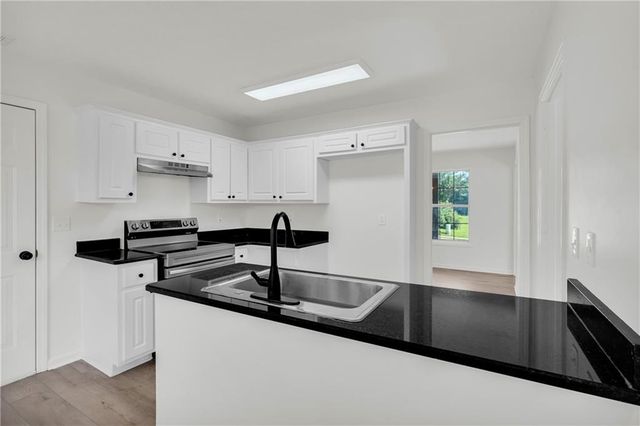 136 Calico Loop, Grantville, GA 30220