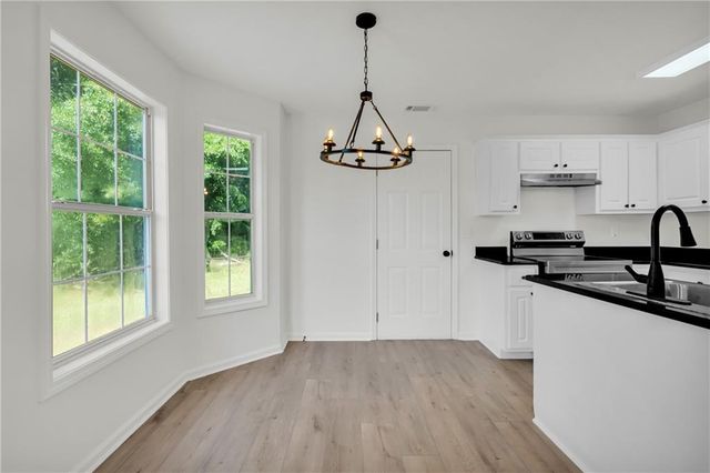 136 Calico Loop, Grantville, GA 30220