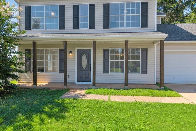 136 Calico Loop, Grantville, GA 30220