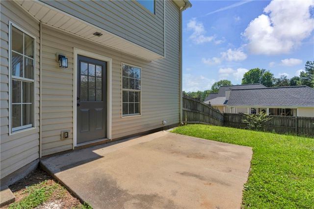 136 Calico Loop, Grantville, GA 30220