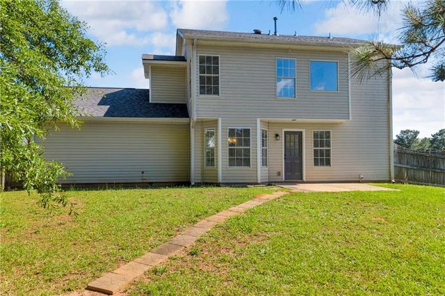 136 Calico Loop, Grantville, GA 30220