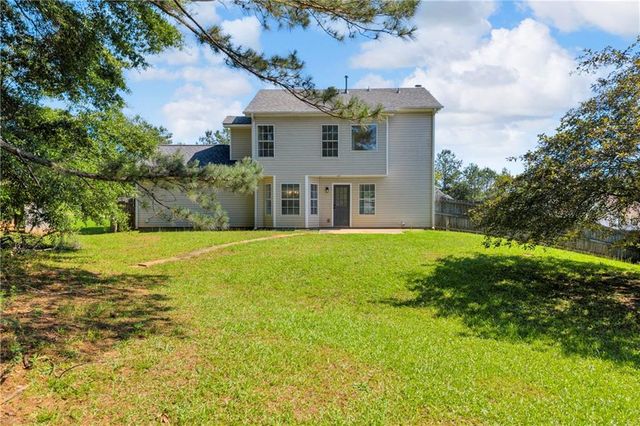 136 Calico Loop, Grantville, GA 30220