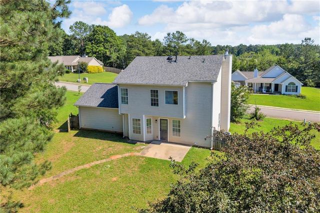 136 Calico Loop, Grantville, GA 30220