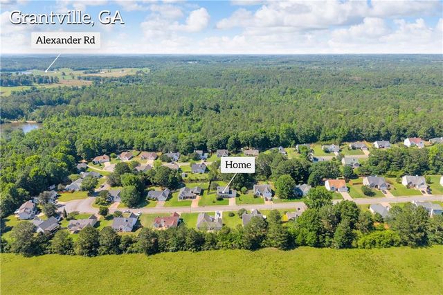 136 Calico Loop, Grantville, GA 30220