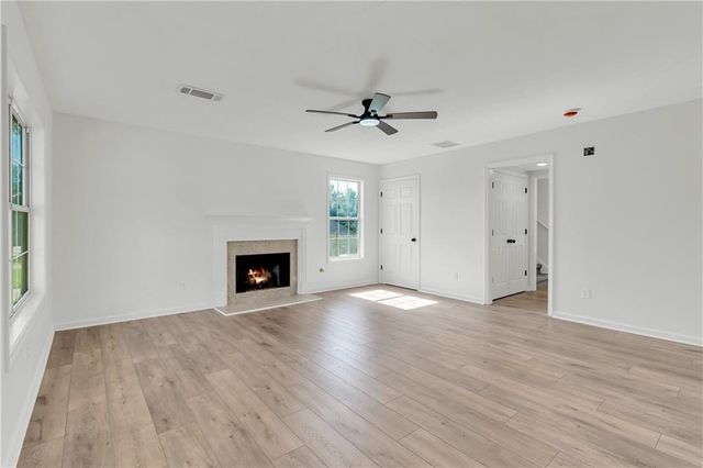 136 Calico Loop, Grantville, GA 30220
