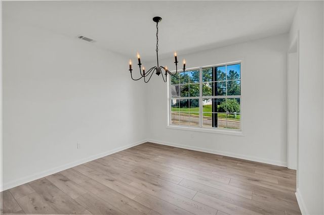 136 Calico Loop, Grantville, GA 30220