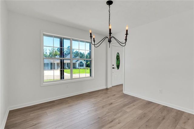 136 Calico Loop, Grantville, GA 30220
