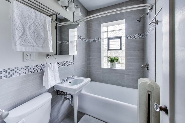 1824 N Lincoln Park West 310, Chicago, IL 60614