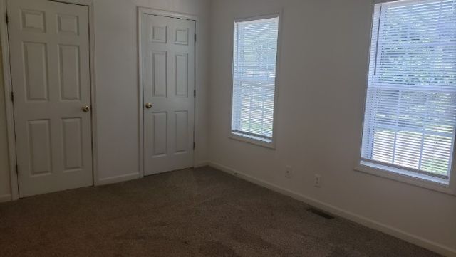 235 State Line Dr, Oak Grove, KY 42262