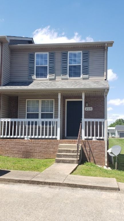 235 State Line Dr, Oak Grove, KY 42262