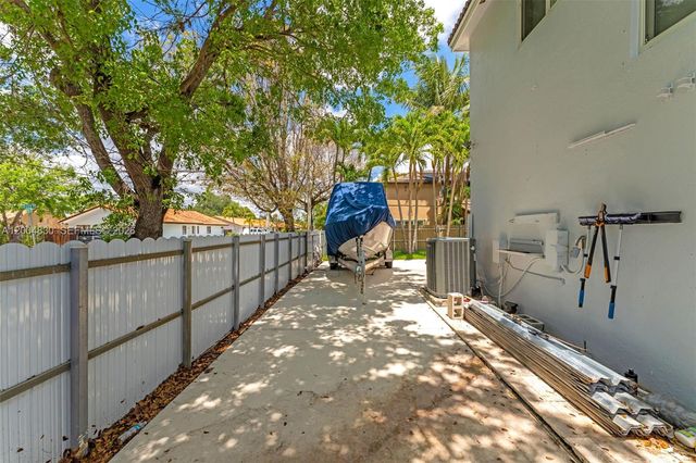13891 SW 39th Ter, Miami, FL 33175