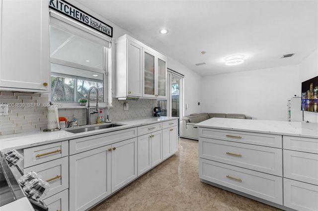 13891 SW 39th Ter, Miami, FL 33175