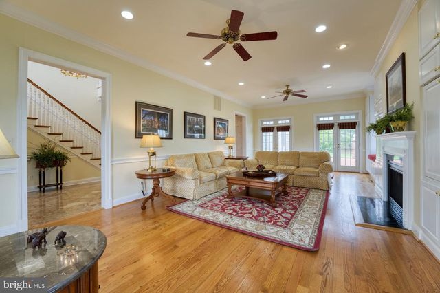 1233 EARLE RD, Charles Town, WV 25414