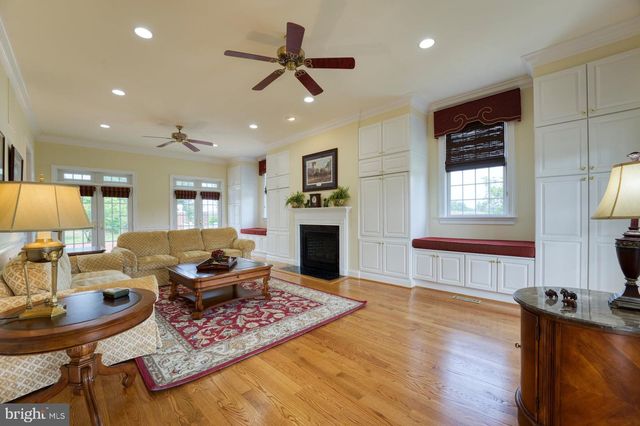 1233 EARLE RD, Charles Town, WV 25414