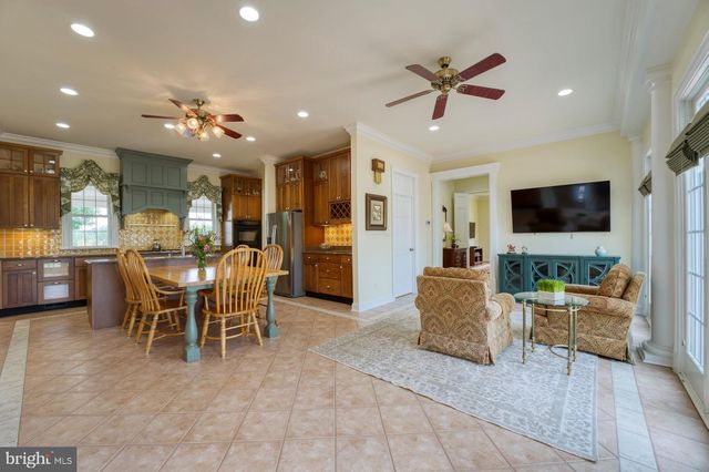 1233 EARLE RD, Charles Town, WV 25414