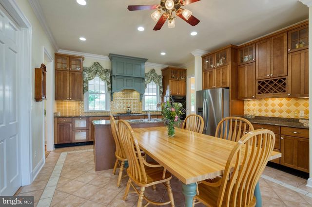 1233 EARLE RD, Charles Town, WV 25414