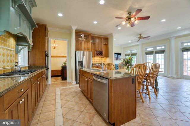 1233 EARLE RD, Charles Town, WV 25414