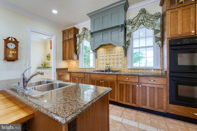 1233 EARLE RD, Charles Town, WV 25414