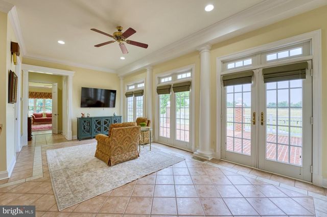 1233 EARLE RD, Charles Town, WV 25414