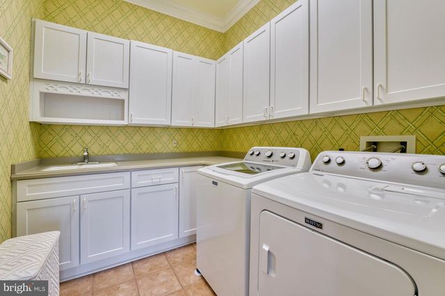 1233 EARLE RD, Charles Town, WV 25414