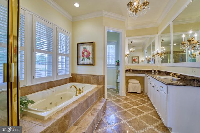 1233 EARLE RD, Charles Town, WV 25414