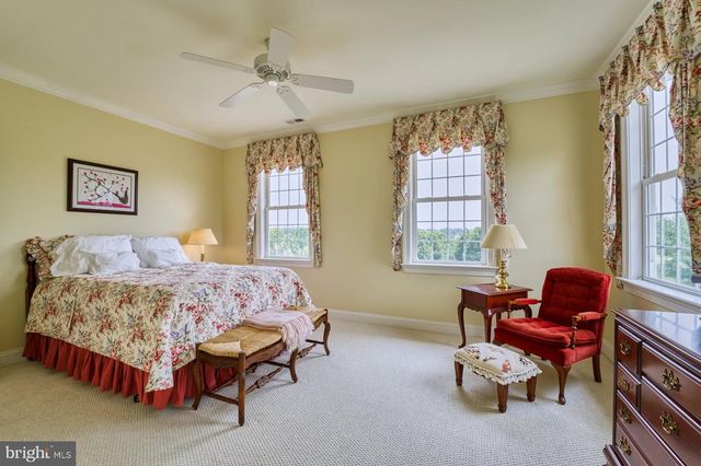 1233 EARLE RD, Charles Town, WV 25414