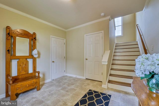 1233 EARLE RD, Charles Town, WV 25414